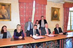 Signature convention Asso Maires et Dauphiné Média (3)