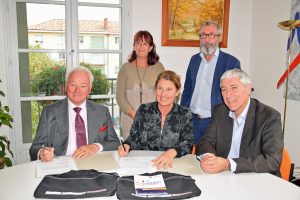 Signature Convention Asso Maires et Dauphiné Média (2)