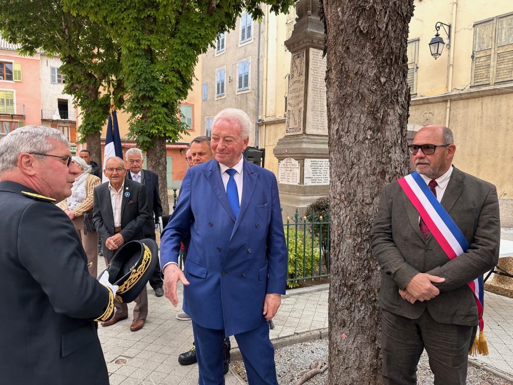 Dépôt gerbe sous-préfet Castellane 1