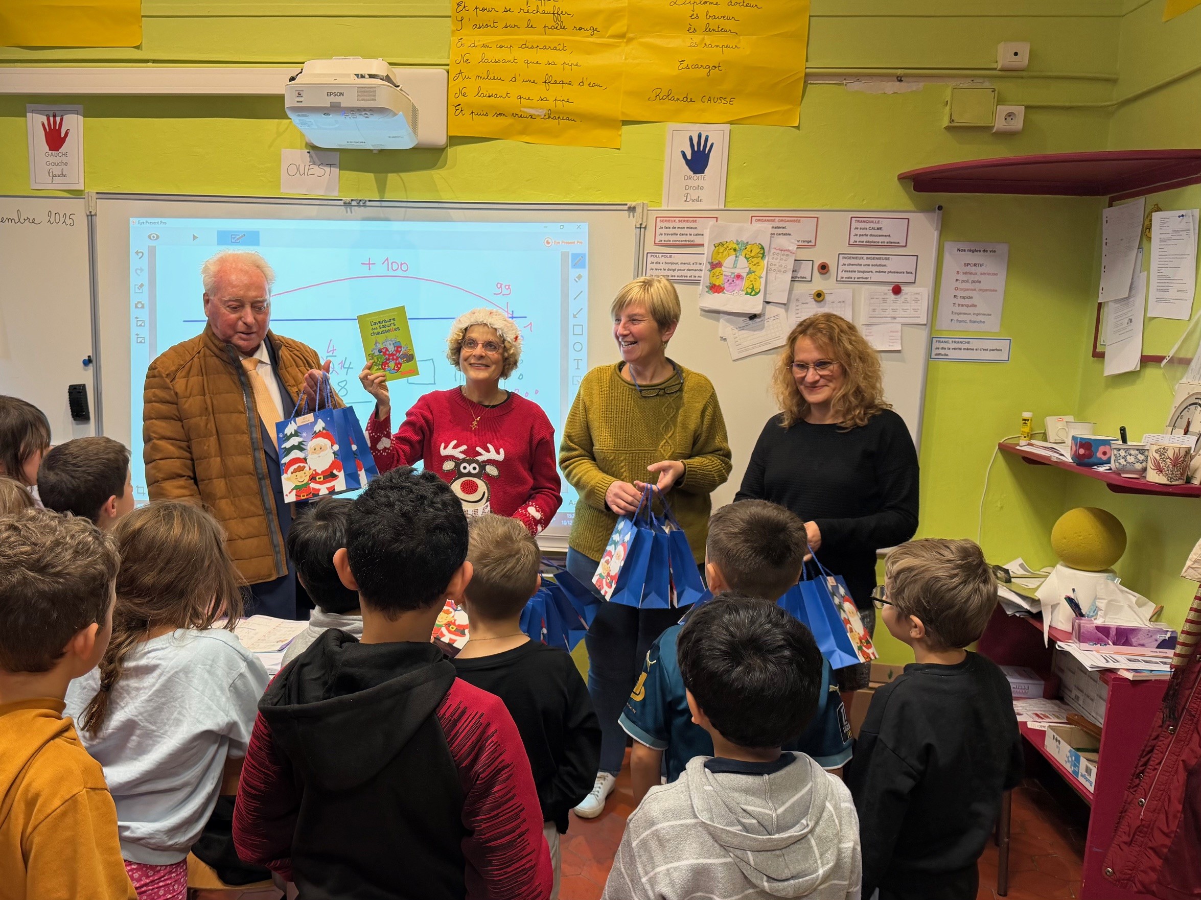 Distribution Noël Écoles 1